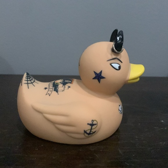 A collection of rubber ducks. - Picture 8 of 8